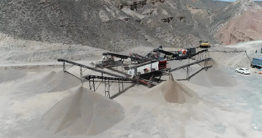 Turkish customer purchases Lianying Machinery's sand and gravel crushing production line on site