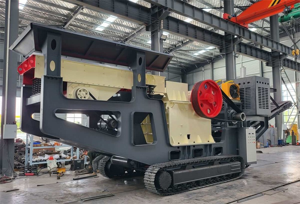 Crawler mobile crushing station